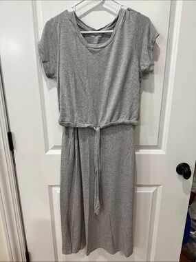 A Pea in the Pod Light Gray Tie-Waist Midi Nursing Dress